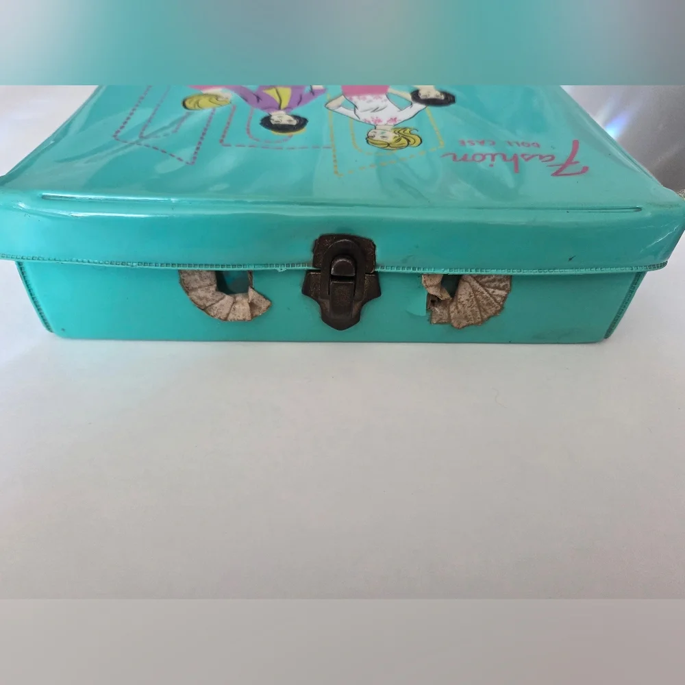 Rare Vintage 1960s Fashion Doll Accessory Case In Green/Aqua Color. Used